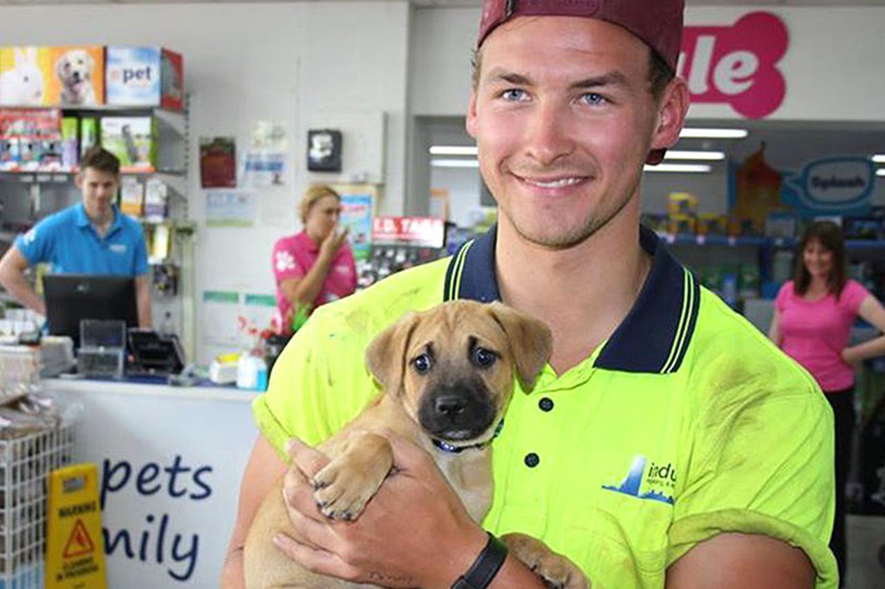 Udomio psa pa postao senzacija 