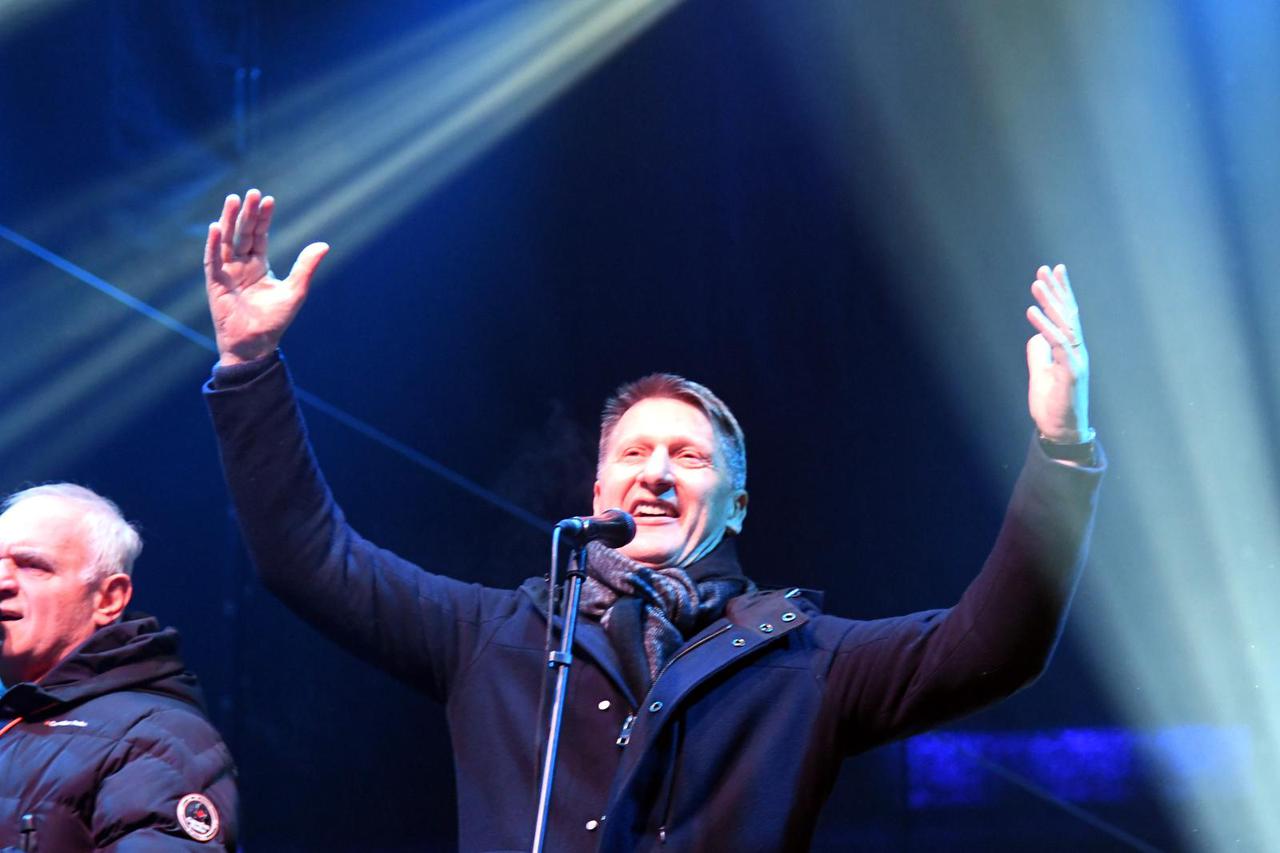 Koprivnica: Tomislav Bralić i klapa Intrade nastupili na Adventu
