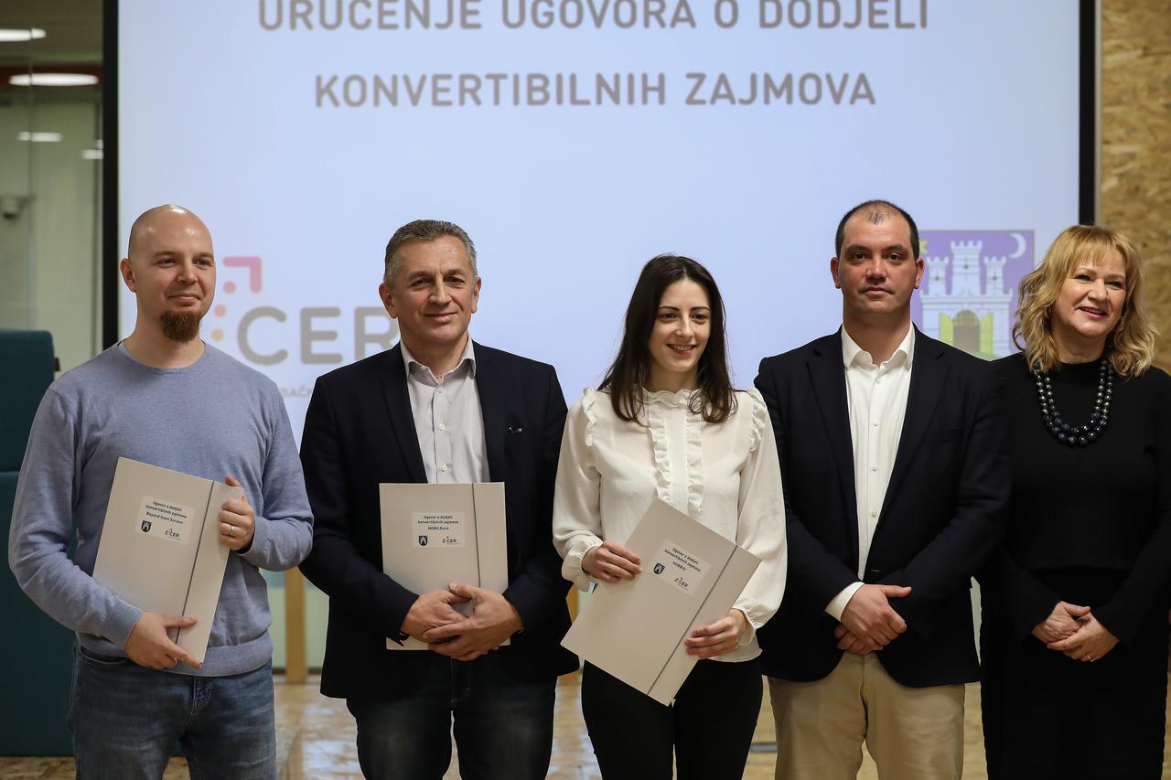 Uručenje ugovora o zajmovima startupovima