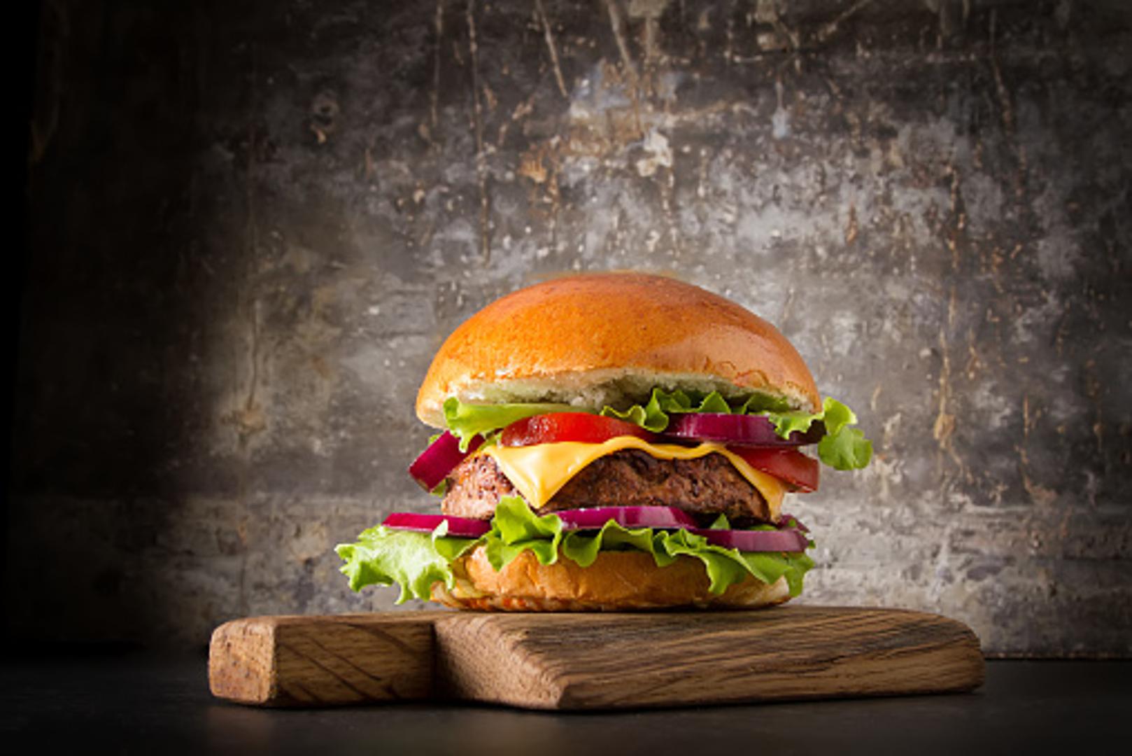 Te namirnice zapravo imaju jači utjecaj na sustav zadovoljenja potreba, što nas dovodi do pretjerivanja i odabira brze hrane umjesto zdravih namirnica, kaže novo istraživanje Sveučilišta Yale.