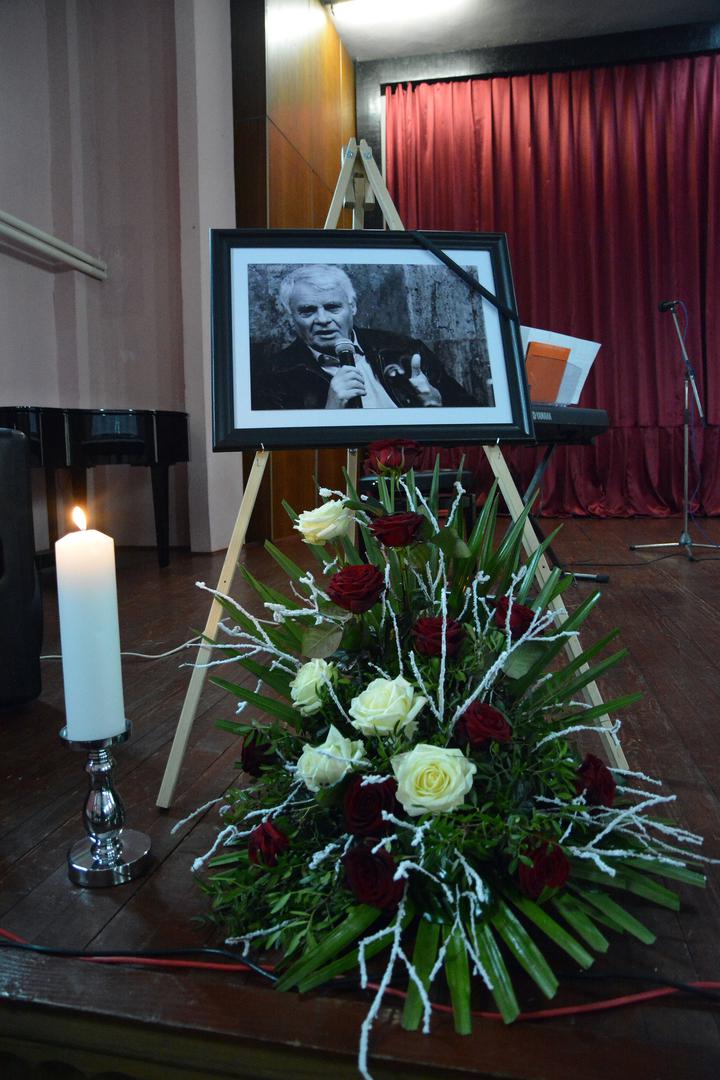 Dodao je kako je sa svojim rodnim krajem uvijek bio povezan, čak i u vrijeme rata.

