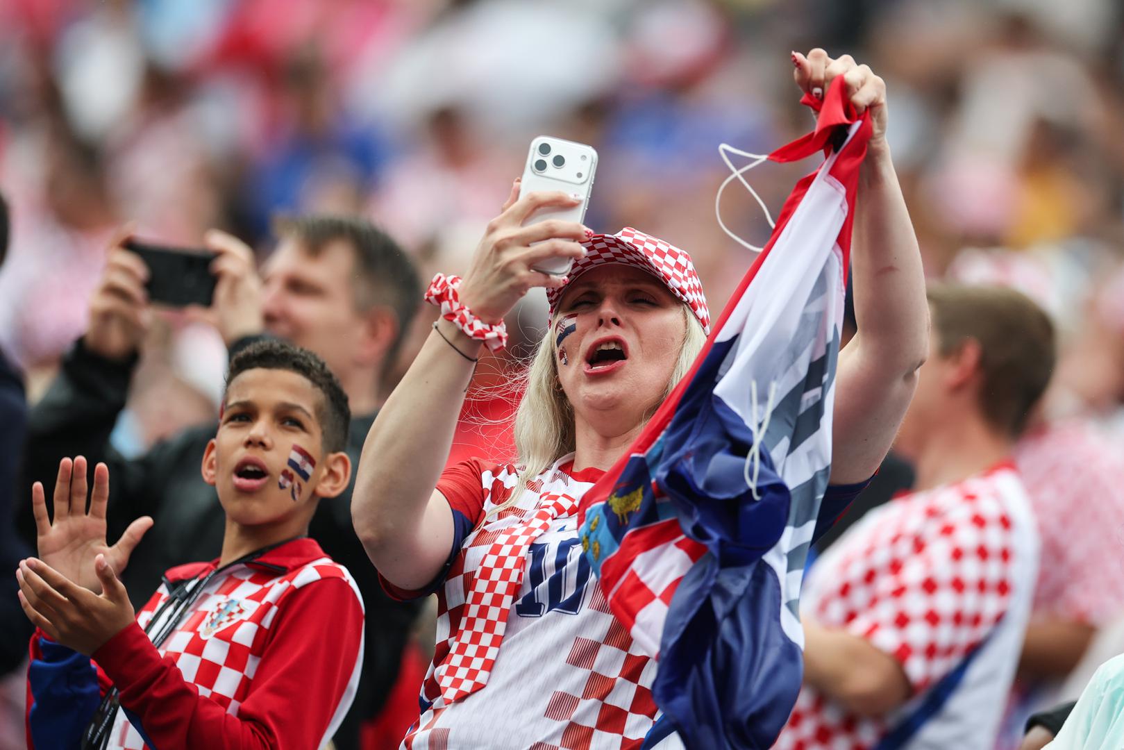 U lovu na tri boda zasigurno će im pomoći i sjajna atmosfera na tribinama. Hrvatski navijači cijeli dan su proveli u Philadelphiji u iščekivanju utakmice i priredili zaista sjajno slavlje u gradu.