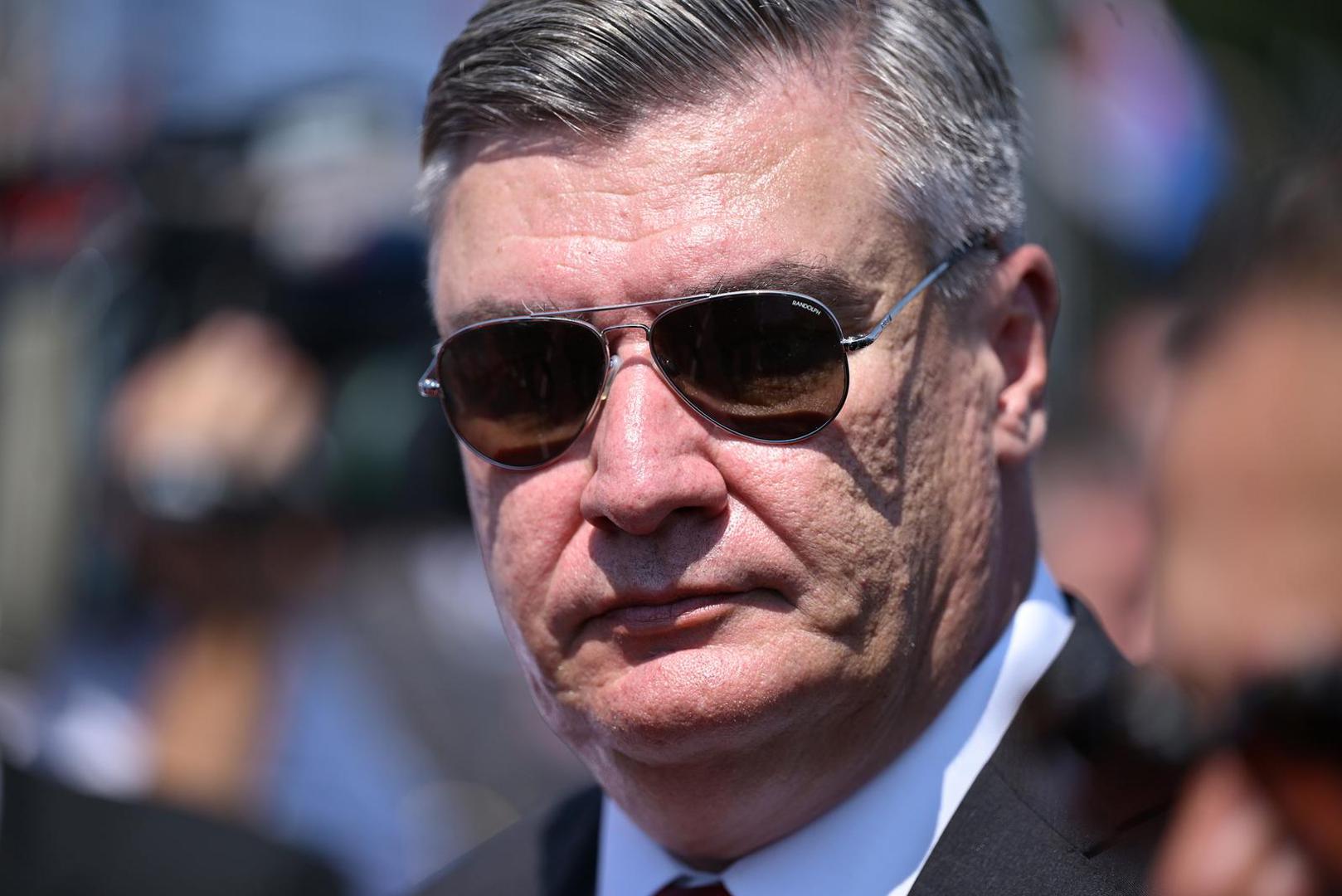 "Ta praksa traje do danas i jako je dobra jer se u stvari od branitelja, onih koji su sudjelovali u tim operacijama, najtočnije i najvjerodostojnije, a s odmakom vremena i najhladnije, može čuti što se događalo. Svi mi ostali smo dopuna", naveo je Milanović, izrazivši zahvalnost svim braniteljima i njihovim obiteljima.