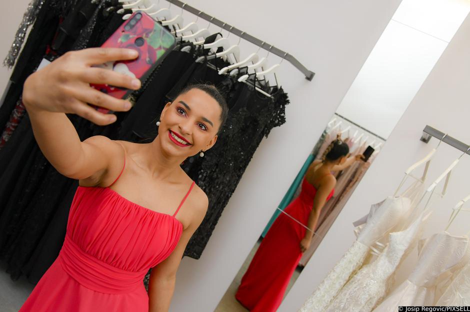 Zagreb: Akcija Večernjeg lista - maturalne haljine i odijelo za djecu bez roditeljske skrbi