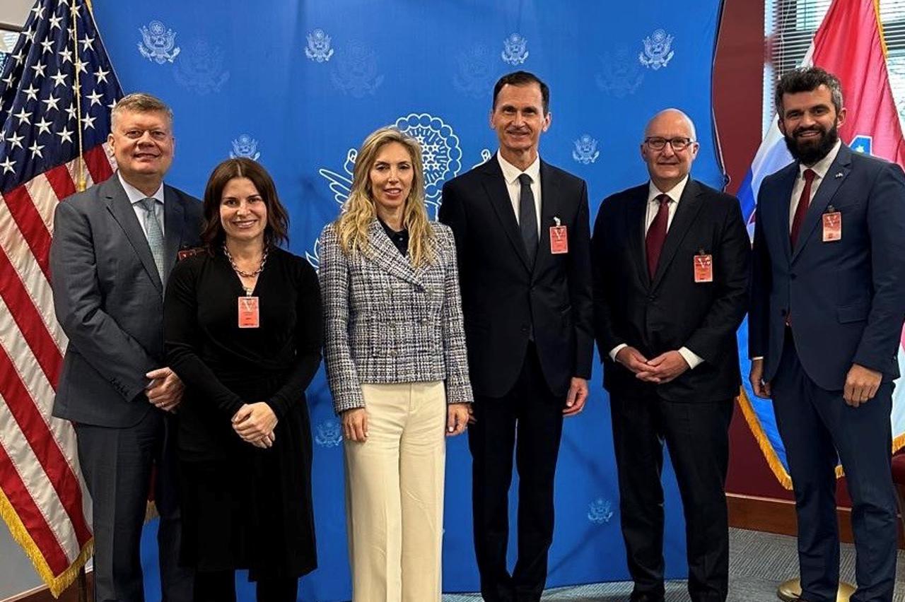 Nicole McGraw i predstavnici UPMC-a