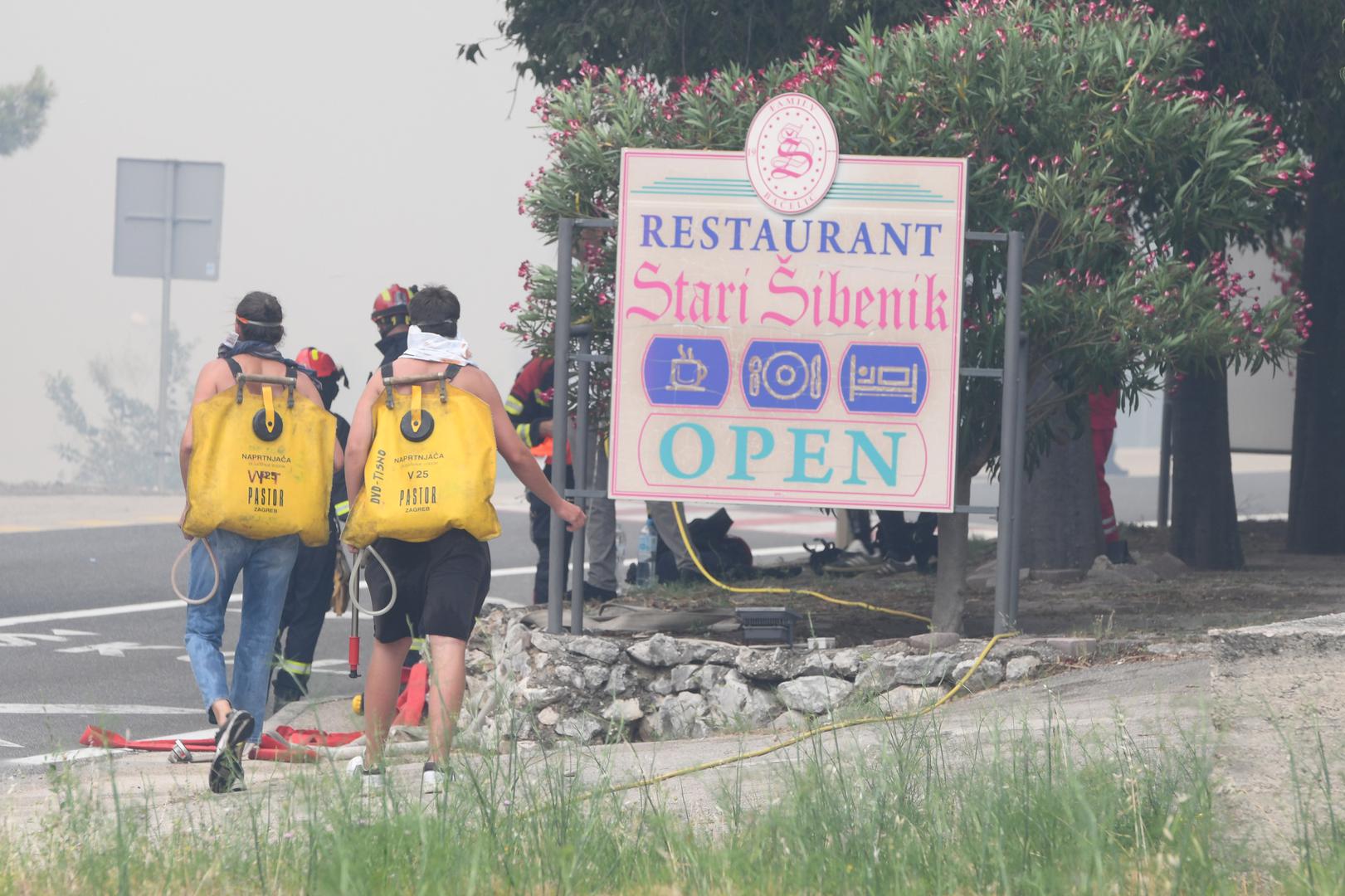13.07.2023.,Sibenik - U gašenju požara otvorenog prostora koji je izbio na lokaciji Grebaštica u Šibensko-kninskoj županiji, trenutno sudjeluje 79 vatrogasaca sa 28 vatrogasnih vozila, Intervencijska vatrogasna postrojba Šibenik, 3 protupožarna zrakoplova Canadair CL-415, 2 protupožarna zrakoplova Air Tractor. Photo: Hrvoje Jelavic/PIXSELL