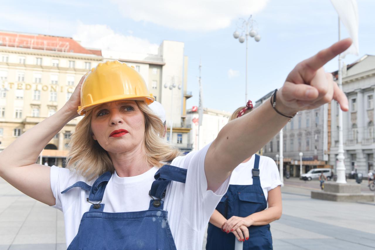 Zagreb: Performans glumaca kazališta Moruzgva uoči premijere predstave "Majstori"