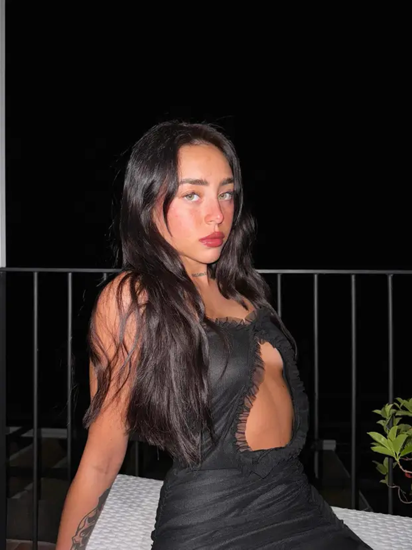 Veza je potvrđena 25. kolovoza Yamalovom objavom, no početkom rujna svi tragovi pjevačice nestali su s njegovog Instagrama.