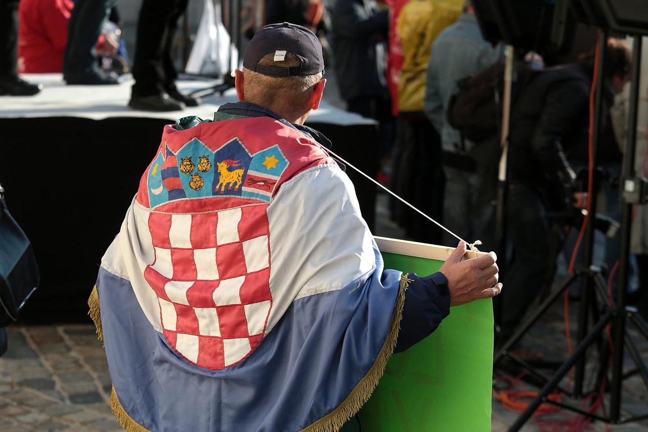 zastava,građani