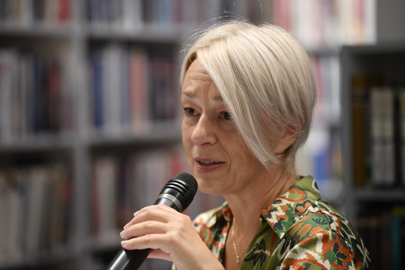  Na primjer, bila je moderatorica na promociji knjige Da, ne, ne znam – moć odluke u Zagrebu. 