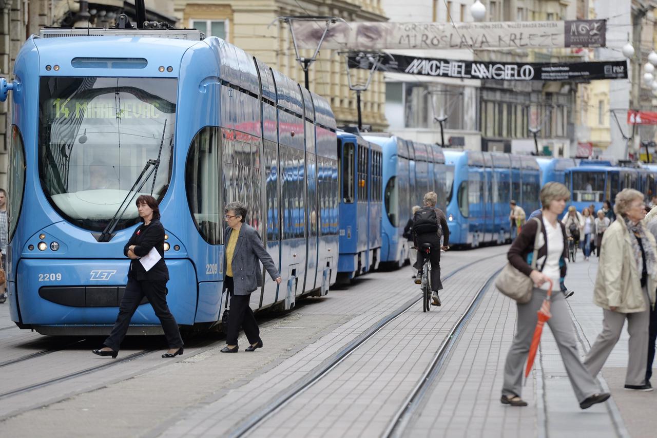 Tramvaj javni prijevoz