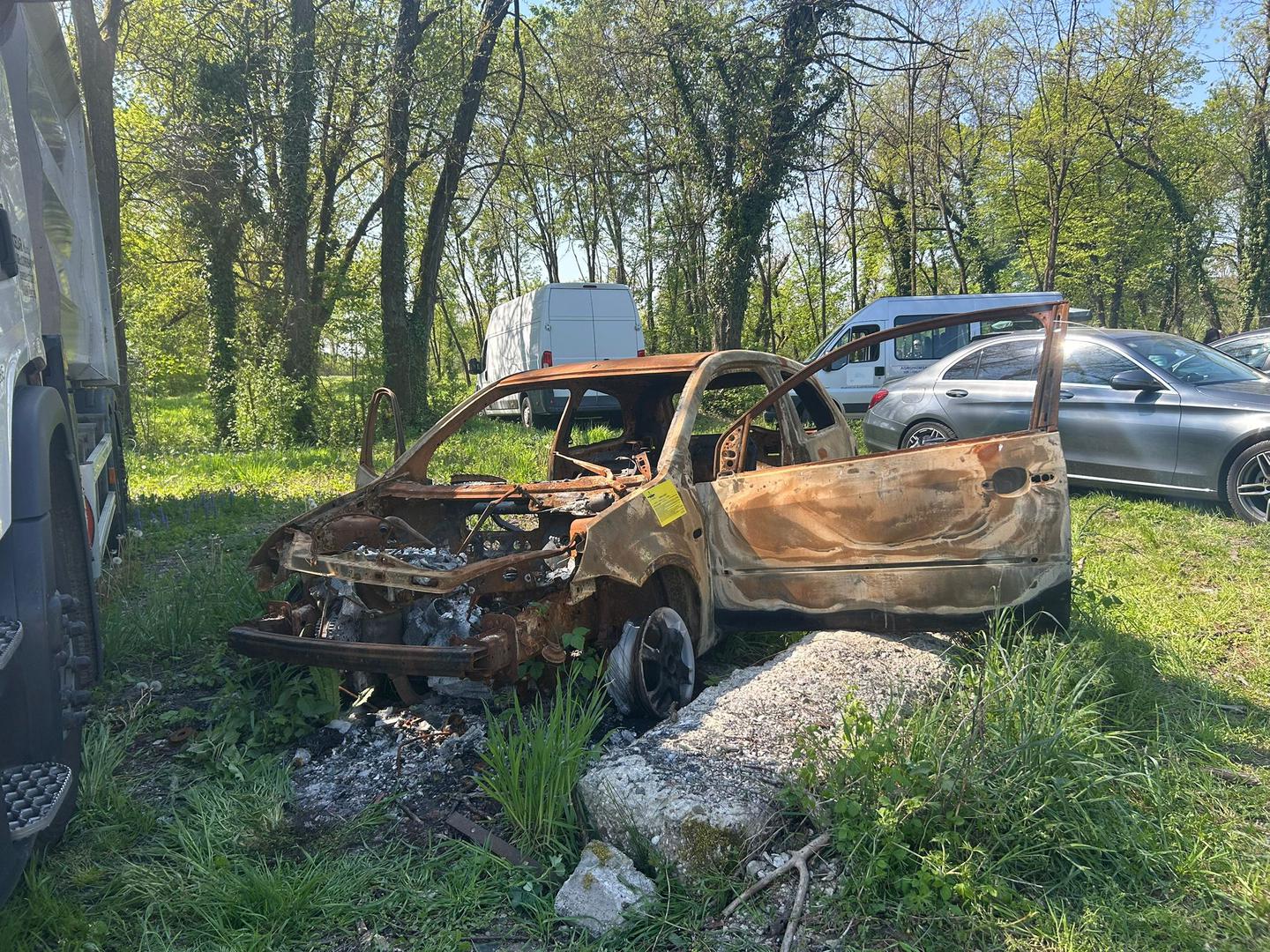 Na centralnoj akciji uz jezero Sopnica pronađena je enormna količina otpada, mahom plastike i guma, ali i starih automobila. Ronioci su ustvrdili kako su neki završili na dnu jezera.