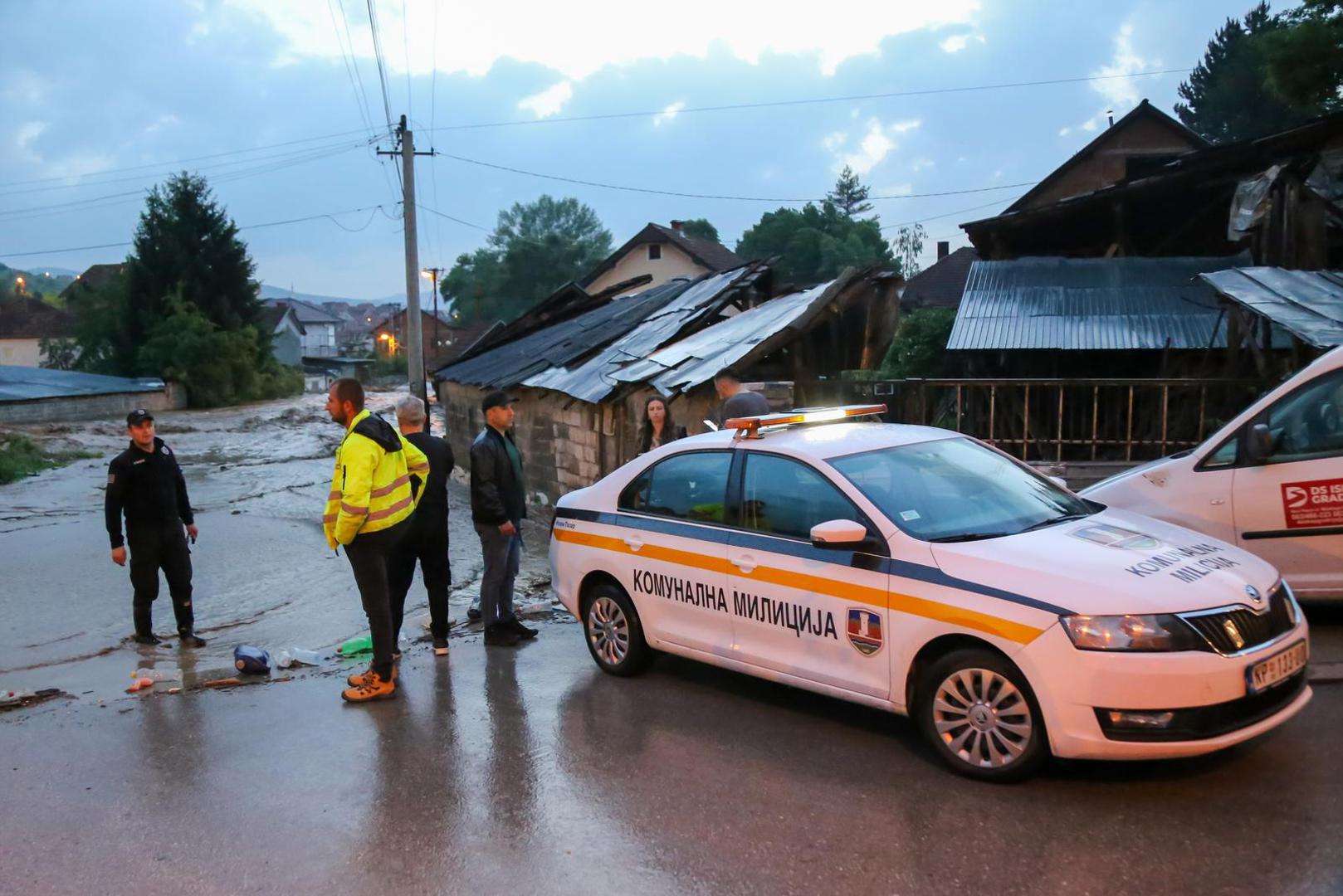 21, May, 2024, Novi Pazar - Novi Pazar was badly hit by the storm, the swollen river Trnavica spilled out of its bed, many citizens are stuck in their houses, teams are on the ground and carry out the necessary interventions. Photo: Elmedin Hajrovic/ATAImages21, maj, 2024, Novi Pazar - Novi Pazar tesko je pogodjen nevremenom, nabujala reka Trnavica izlila se iz svog korita,  brojni gradjani su zaglavljeni u kucama, ekipe su na terenu i vrse neophodne intervencije. Photo: Elmedin Hajrovic/ATAImages Photo: Elmedin Hajrovic/ATA Images/PIXS/PIXSELL