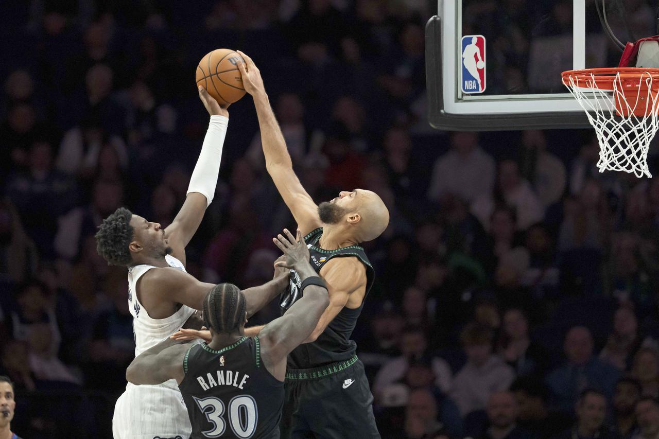 NBA: Memphis Grizzlies at Minnesota Timberwolves