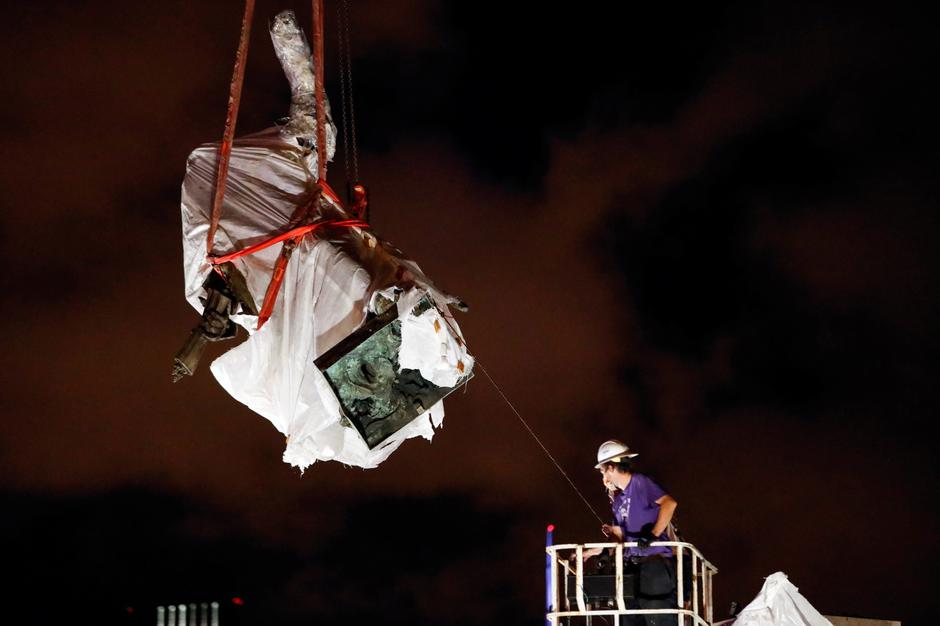 Christopher Columbus statue is being removed from the Grant Park in Chicago