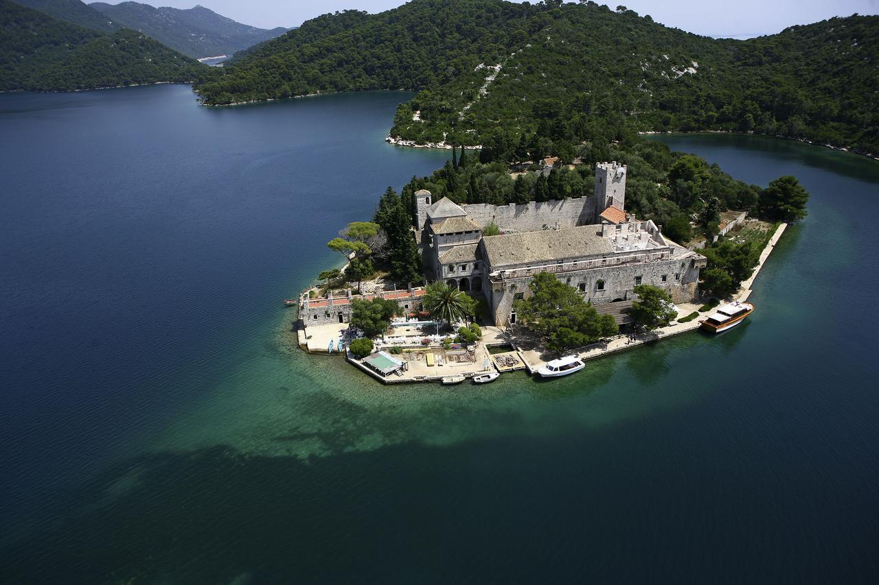 Arhitektrura hrvatskih otoka