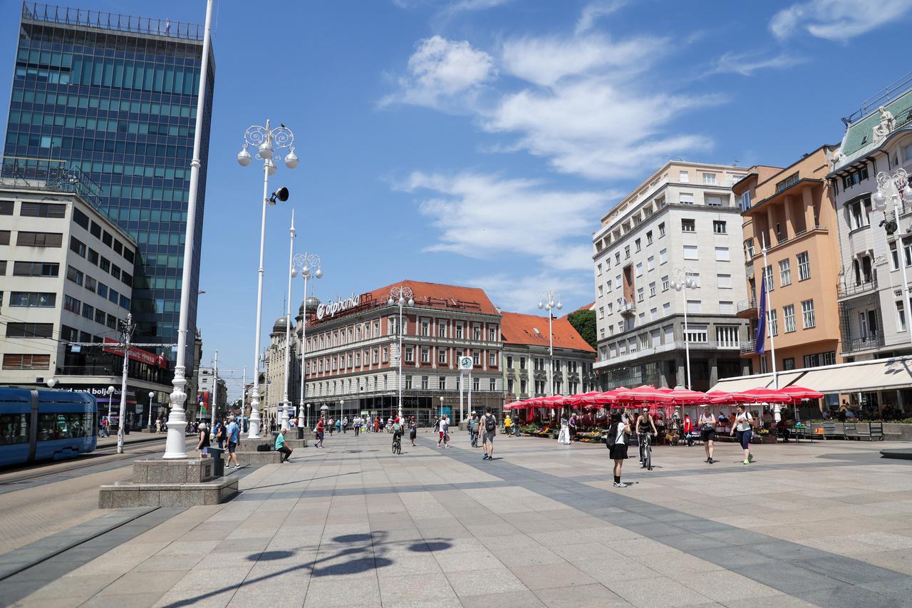 Sunčana nedjelja u gradu 
