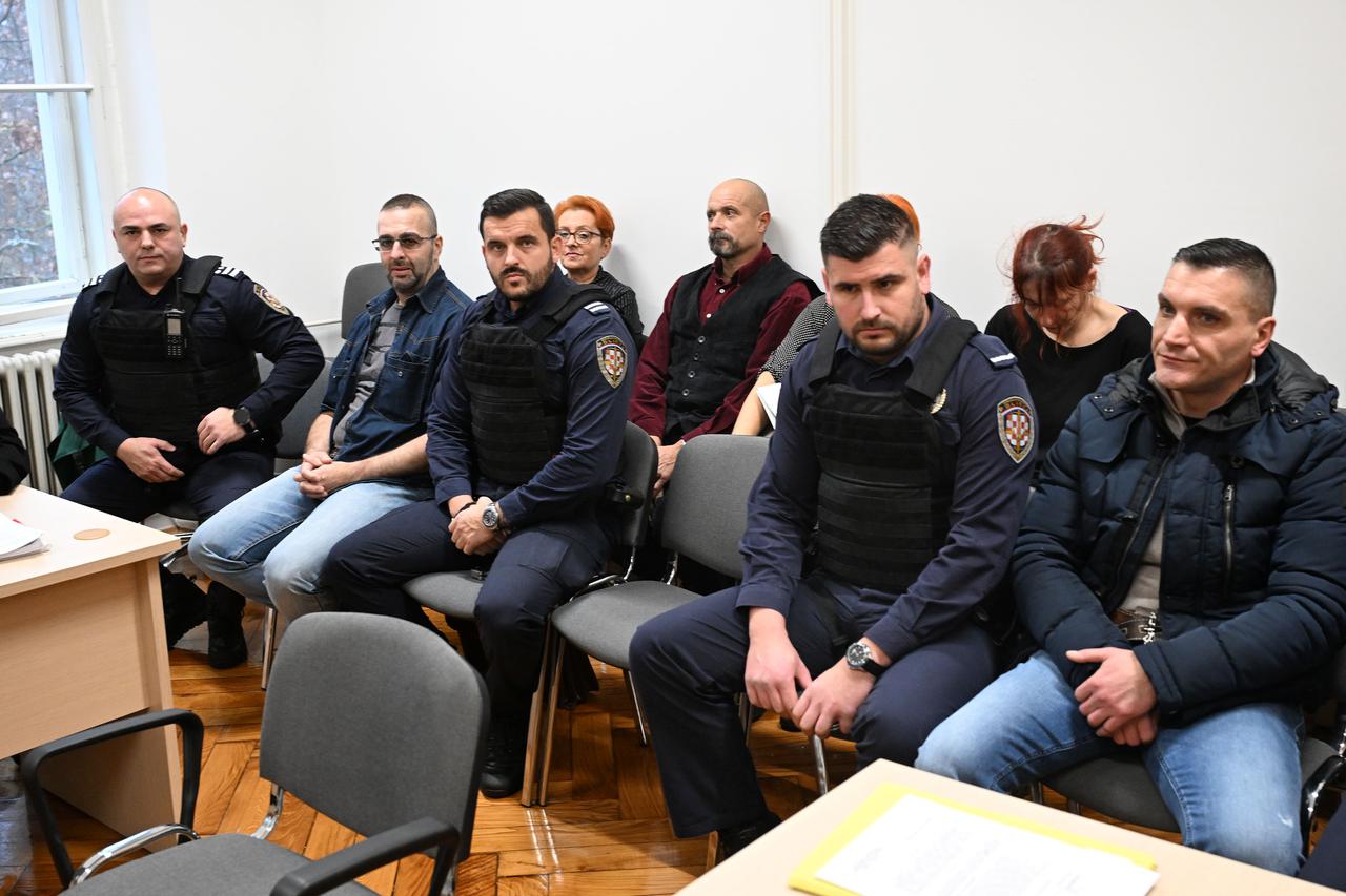 Zagreb: Suđenje osumnjičenima za krijumčarenje CD-a s filmovima u lepoglavski zatvor