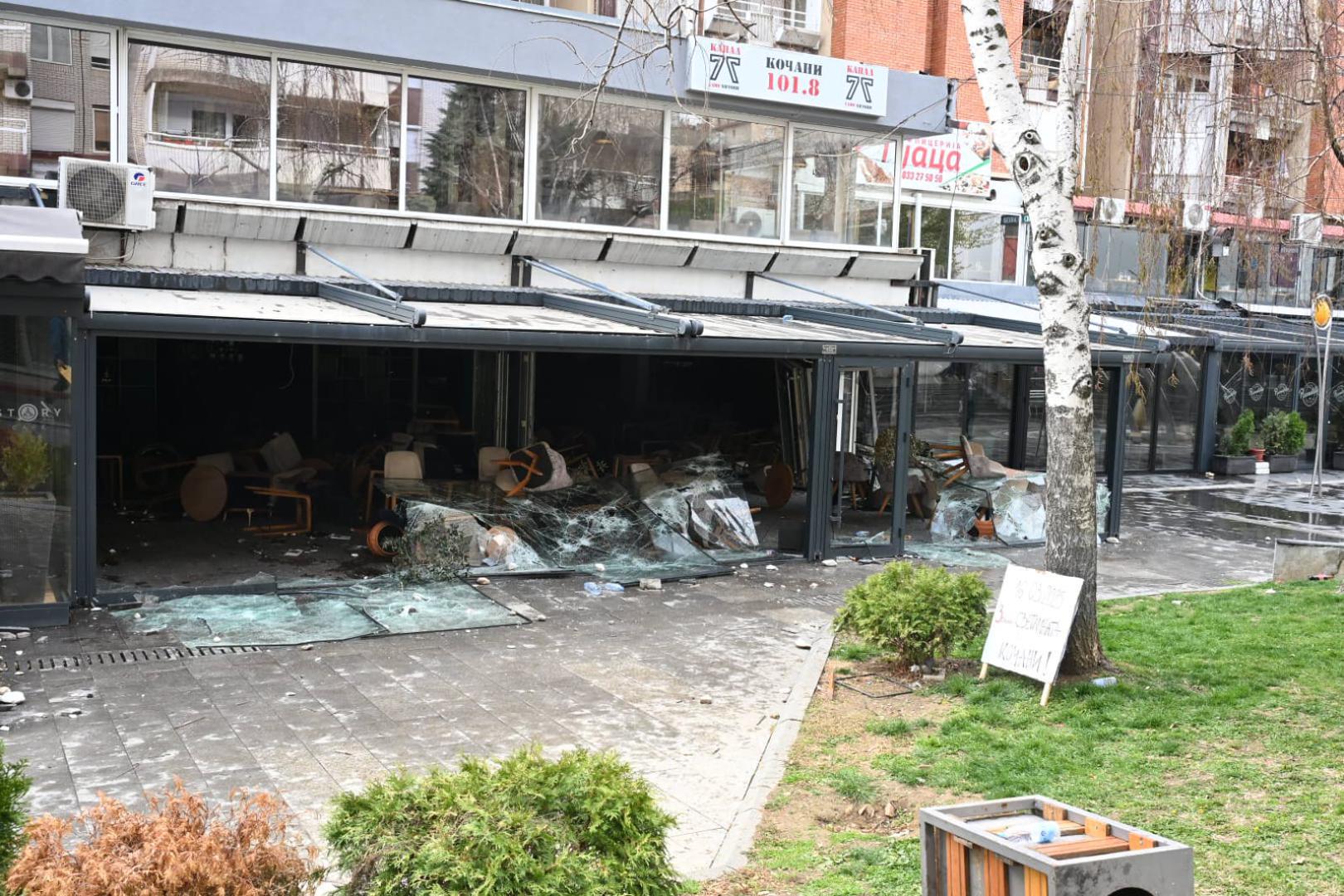 17.03.2025., Kocani, Sjeverna Makedonija - Danas je organiziran prosvjed kojim gradjani traze odgovornost vlasnika nocnog kluba Pulse zbog niza sigurnosnih propusta koji su doveli do tragicnog pozara u kojemu je poginulo 59 osoba, a vise od 150 ih je ozlijedjeno. Prosvjednici su  tijekom prosvjeda ostetili kafic i izlog mjesta u kojem se nalazi sjediste njegove tvrtke te su prevrnuli njegov automobil.  Photo: STR-1234/PIXSELL
