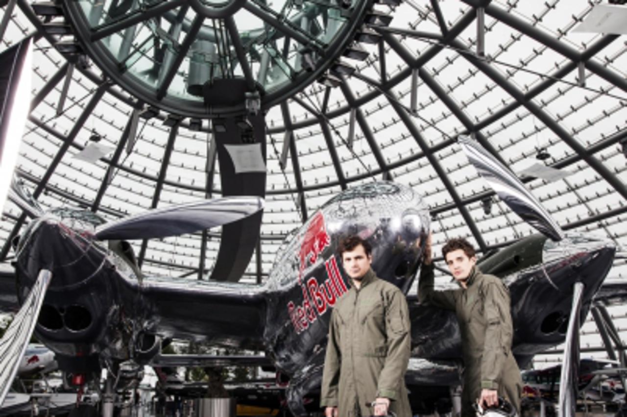 '2cellos02_nnn_sce_040313'