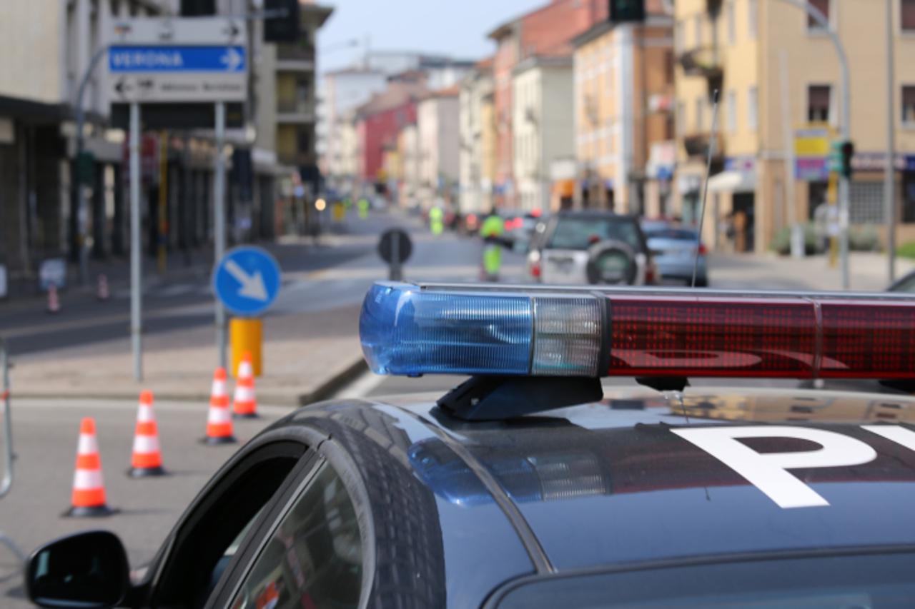 Policijski automobil 