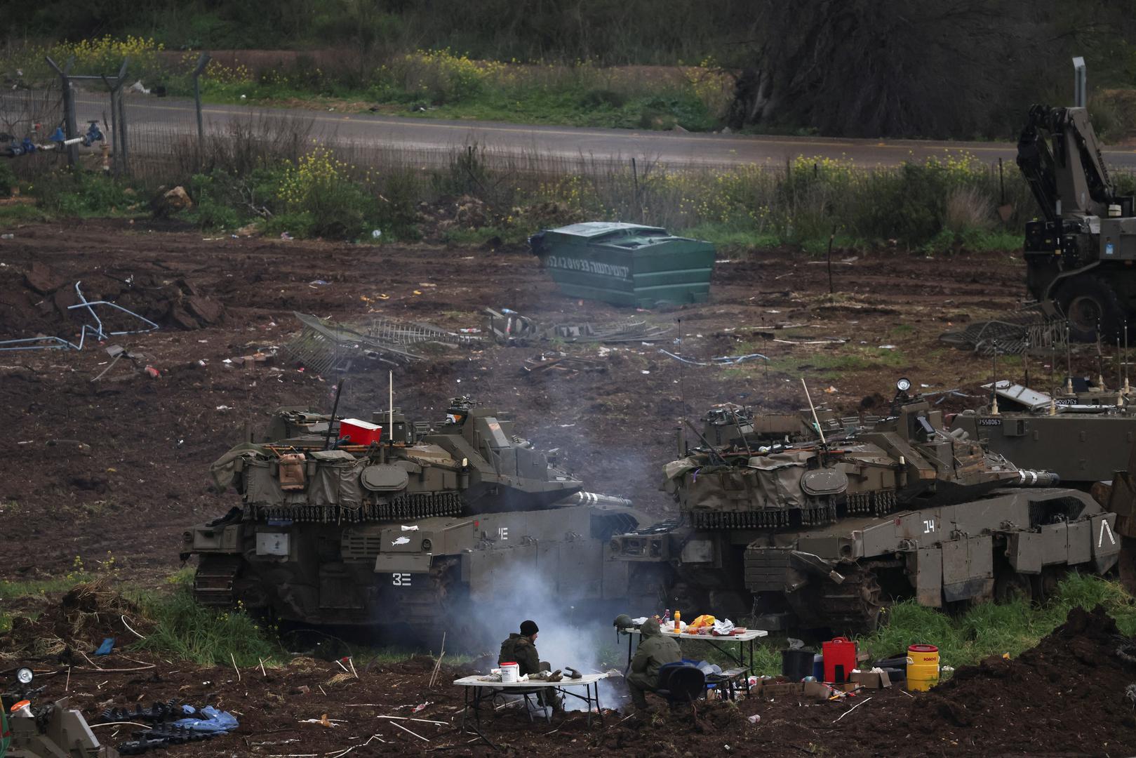 Ministarstvo obrane Saudijske Arabije priopćilo je da su njihovi sustavi presreli i uništili 10 dronova iznad glavnog grada Rijada i istočne regije Saudijske Arabije, javlja AP.