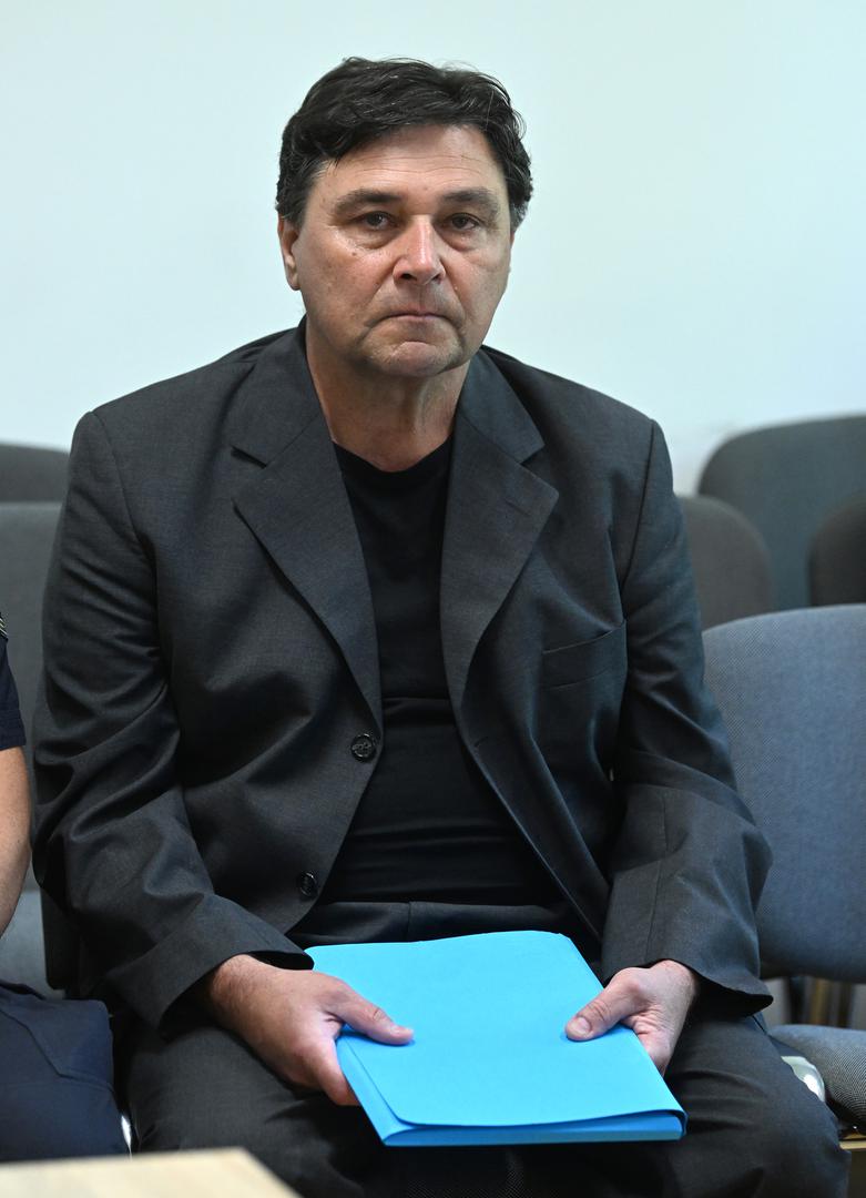 Naknadno je površinsko okno bunara premjestio ispred kuće kao bi prikrio mjesto gdje je bacio tijelo. Keleminčić je ispravno smatrao da će nestanak Slavojke Senišin biti prijavljen, a prijavio ga je njezin sin 5. studenoga 2011. Kako potraga za njom nije urodila plodom, Keleminčić je strpljivo čekao da prođe zakonski rok od pet godina od nečijeg nestanka za proglašenje te osobe mrtvom.