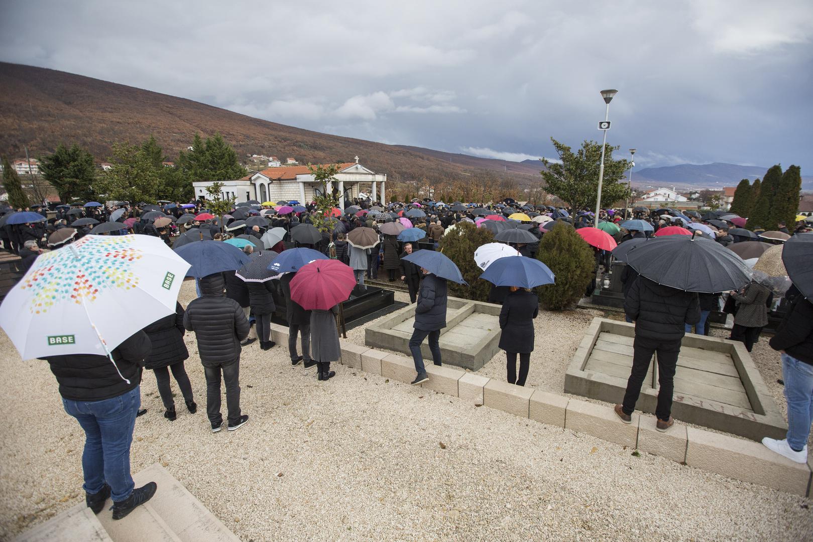 01.01.2020., Posusje - Posljednji ispracaj Mirele Rezo na groblju Martica Kriz. Mirela Rezo, jedna od osam tragicno preminulih osoba u novogodisnjoj tragediji. Photo: Denis Kapetanovic/PIXSELL