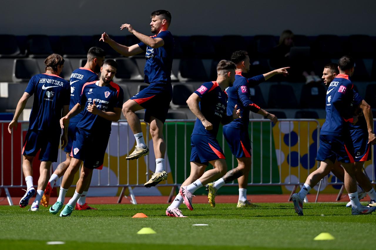 Berlin: Razočarani nogometaši Hrvatske nakon poraza od Španjolske u 1. kolu skupine B na Europskom prvenstvu