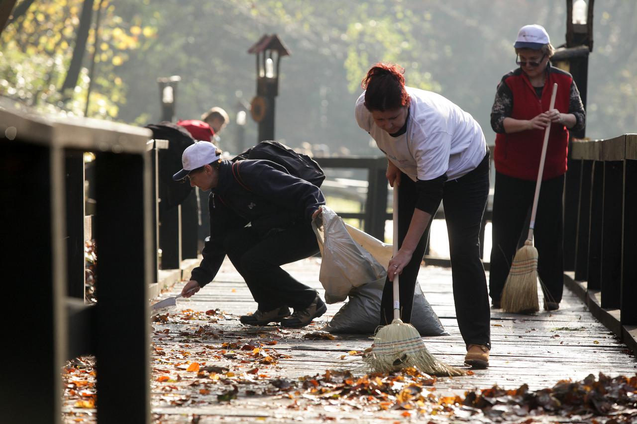 Zagreb: Klub volontera INA-e  čisti i uređuje stazu Bliznec u parku prirode Medvednica 