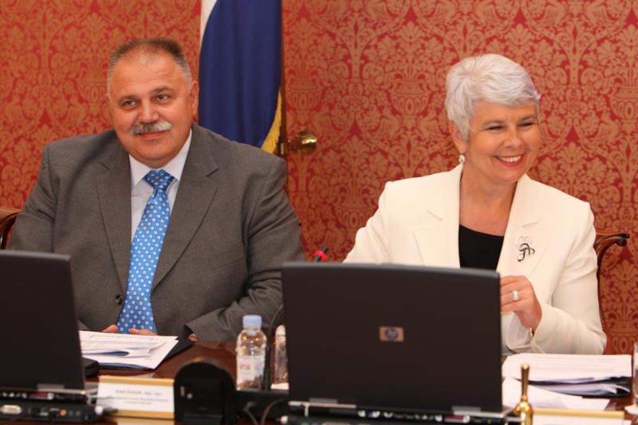 vlada, kosor, šuker (1)