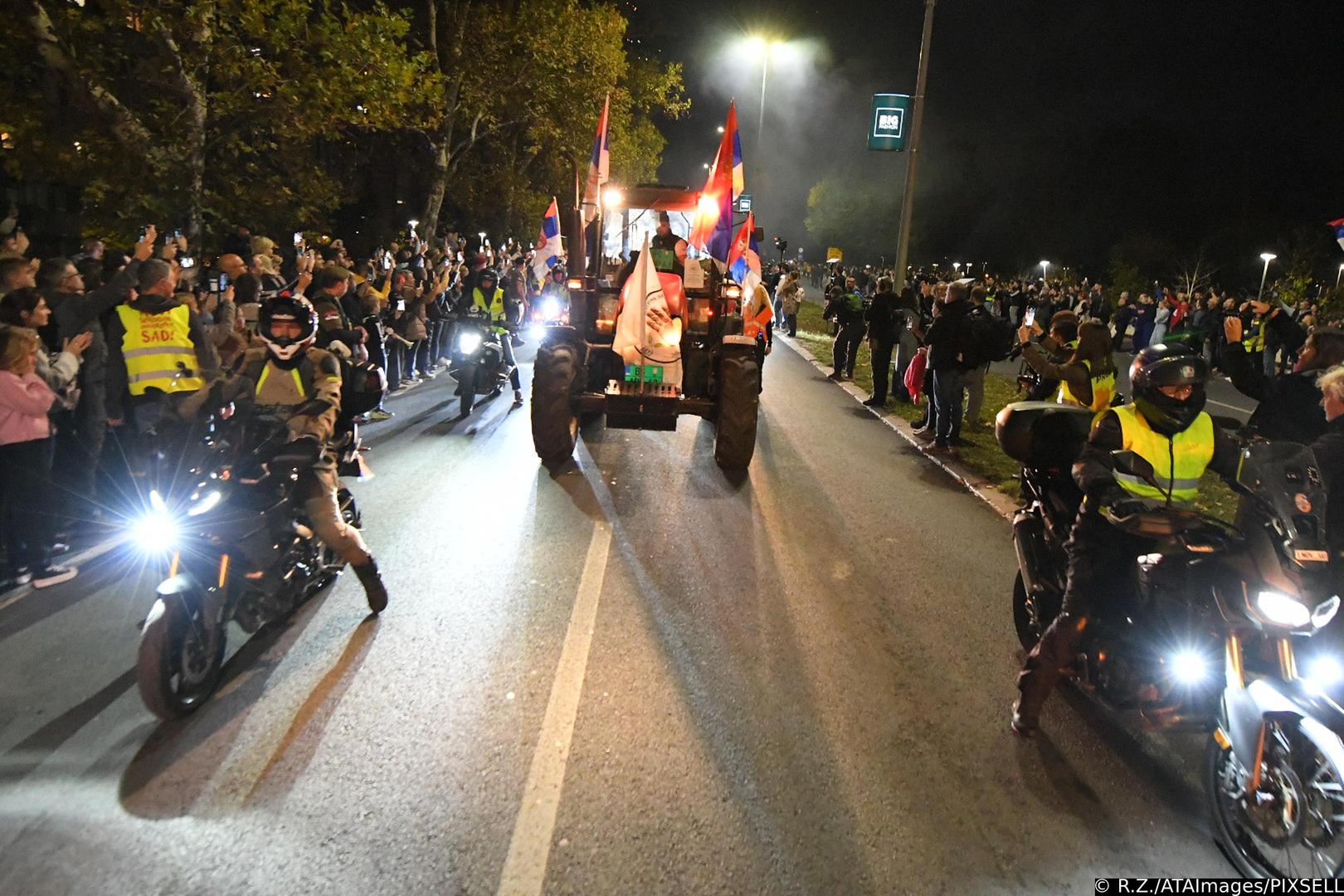 31, October, 2025, Novi Sad - A large number of citizens stand along the roadway on Bulevar Oslobodjenja in Novi Sad, welcoming students, pedestrians and cyclists who are coming to Novi Sad. Photo: R.Z./ATAImages 

31, oktobar 2025, Novi Sad - Veliki broj gradjana stoji uz kolovoz na Bulevaru oslobodjenja u Novom Sadu, docekujuci studente pesake i biciklste koji dolaze u Novi Sad. Photo: R.Z./ATAImages Photo: R.Z./ATAImages/PIXSELL
