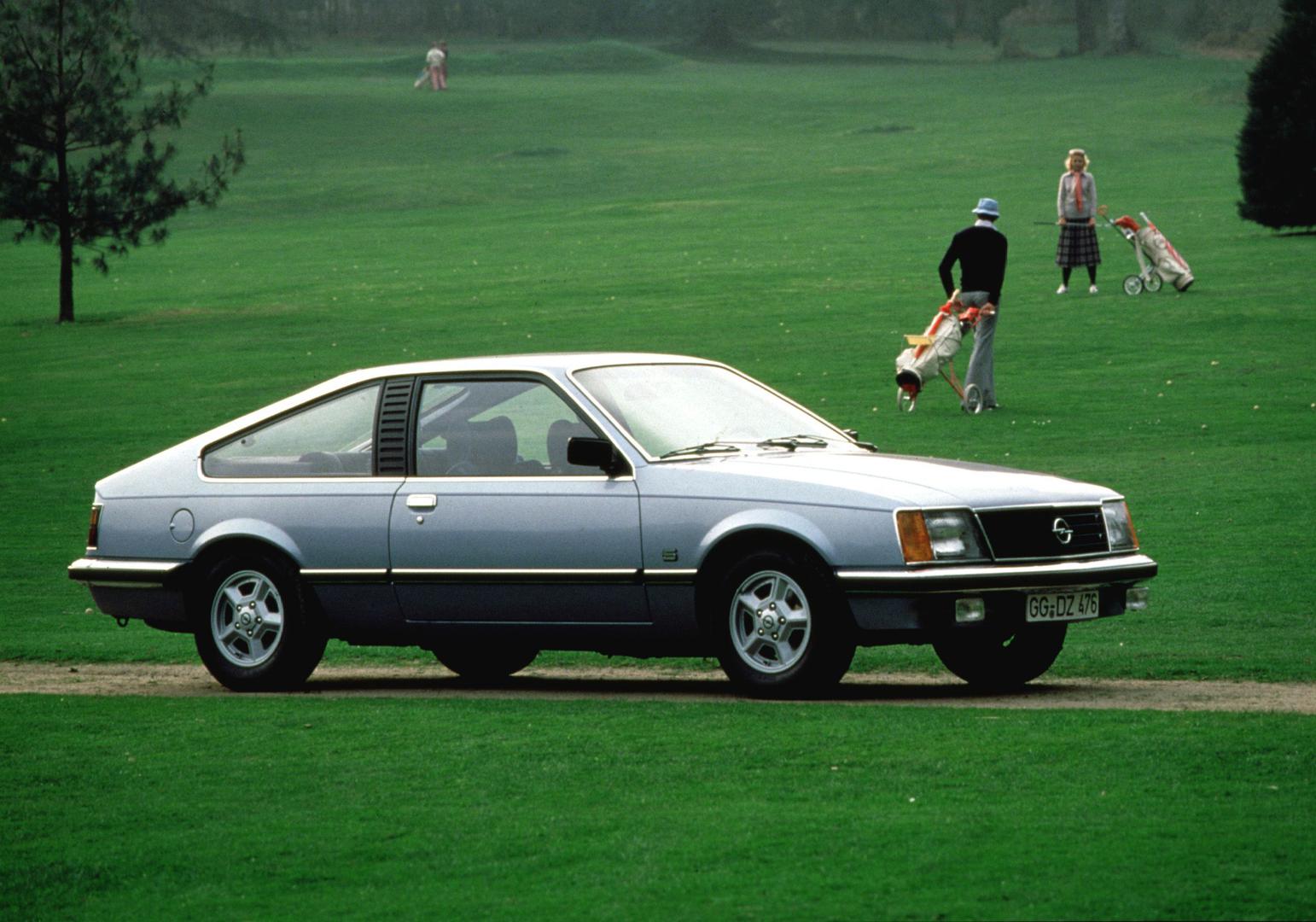 OPEL MONZA Sportski auto iz 1980. u kojem smo najviše uživali, 6-cilindarski benzinac sa 180 KS hvata 216 km/h, a vozi se s lakoćom