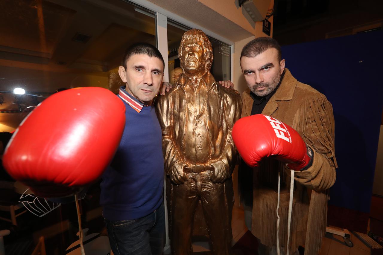 Zagreb: Chuck Norris za 78. ro?endan dobio zlatnu bistu 