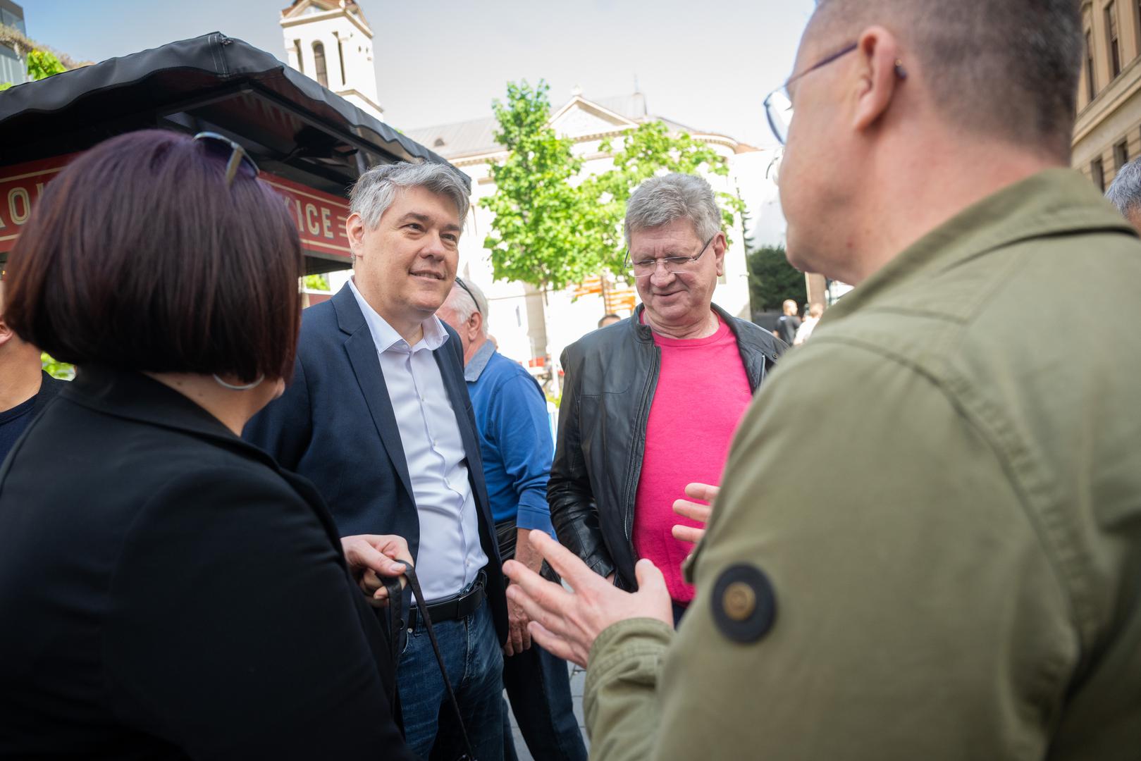 Prijedlozi kandidacijskih lista i kandidatura moraju nadležnom povjerenstvu prispjeti u roku od 14 dana od dana stupanja na snagu Vladine odluke o raspisivanju izbora, dakle do 29. travnja u ponoć