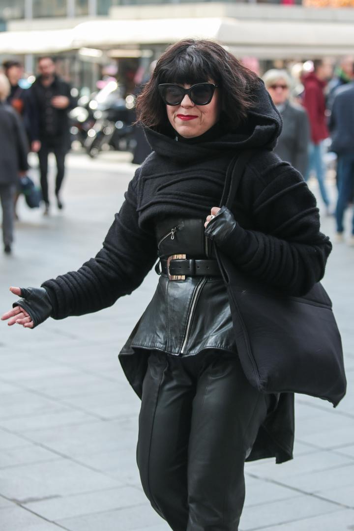 Mirela Holy, kao i uvijek, zablistala je u crnoj kombinaciji. 