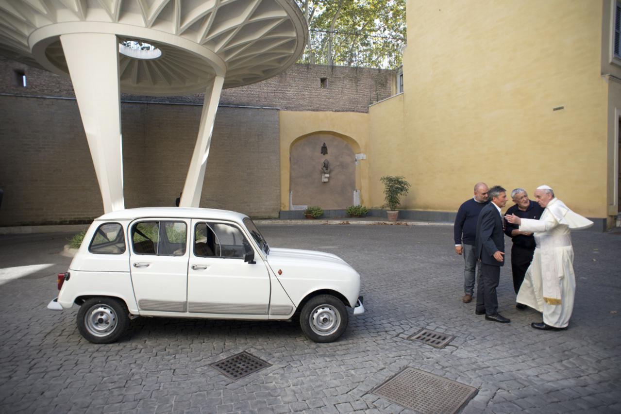 papa franjo,renault 4 (1)
