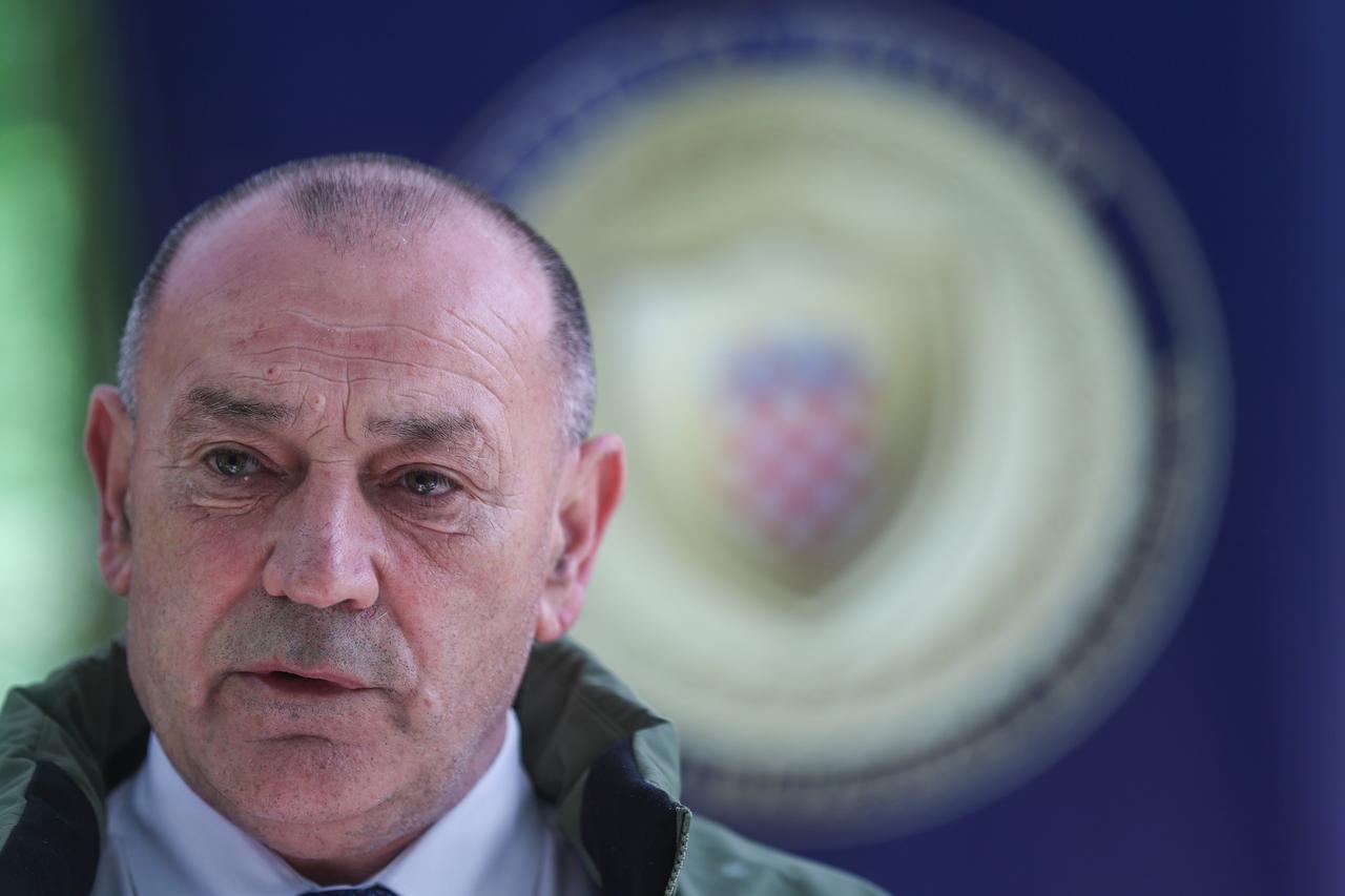  Ministar Medved posjetio je jednu od lokacija masovnih grobnica na podru?ju grada Zagreba