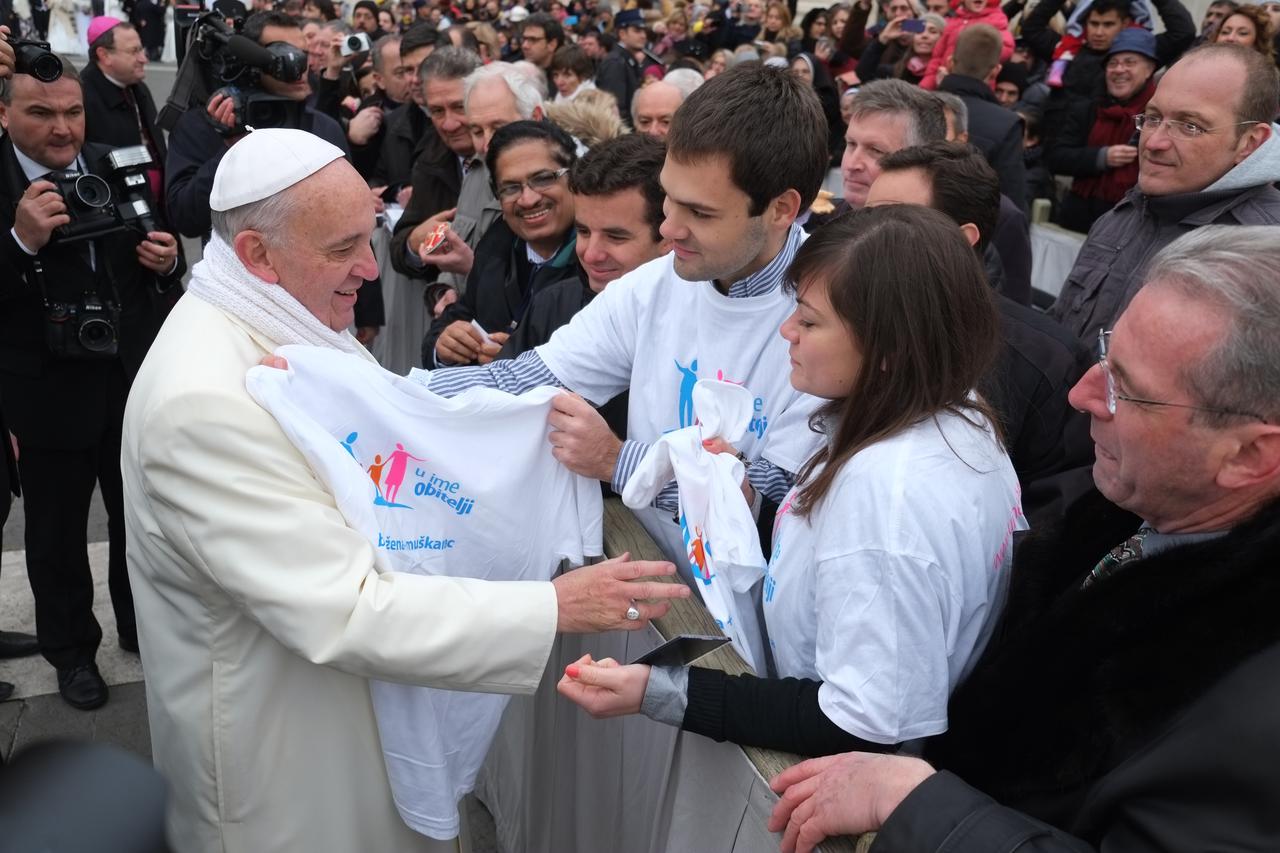 papa franjo u ime obitelj