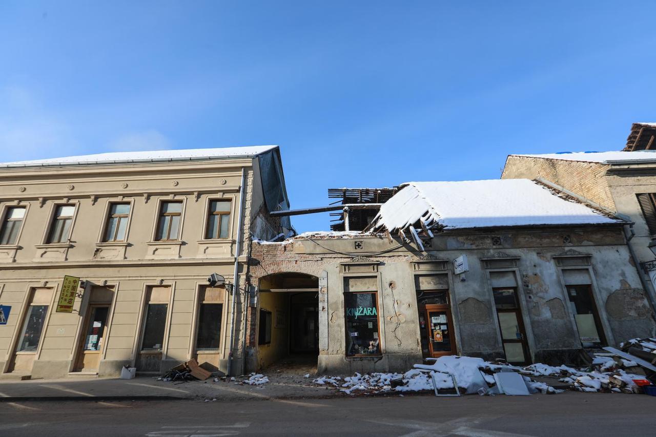 Prazna Petrinja: Potres razrušio centar grada