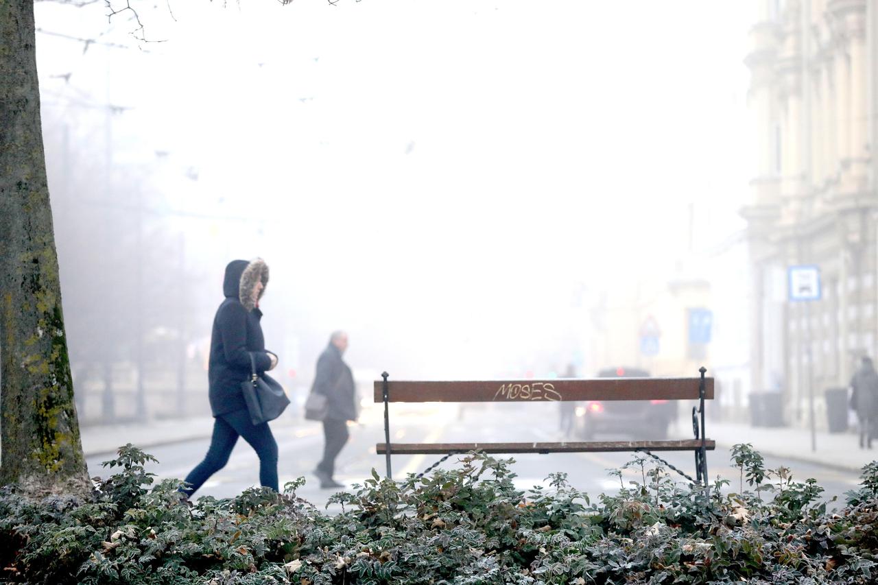 Zagreb se jutros probudio u magli