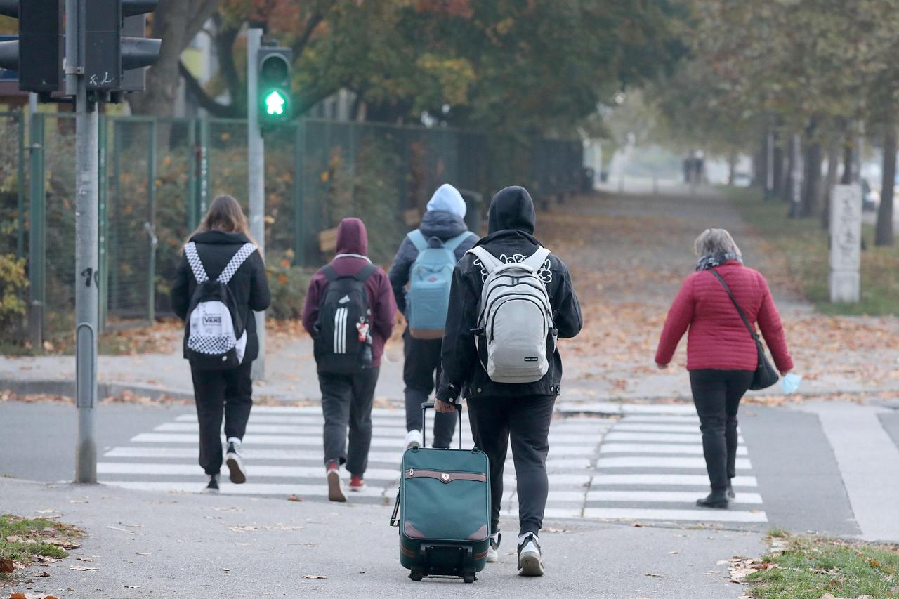 Zagreb: Učenici još danas dolaze u školu, idući tjedan prelaze na nastavu na daljinu