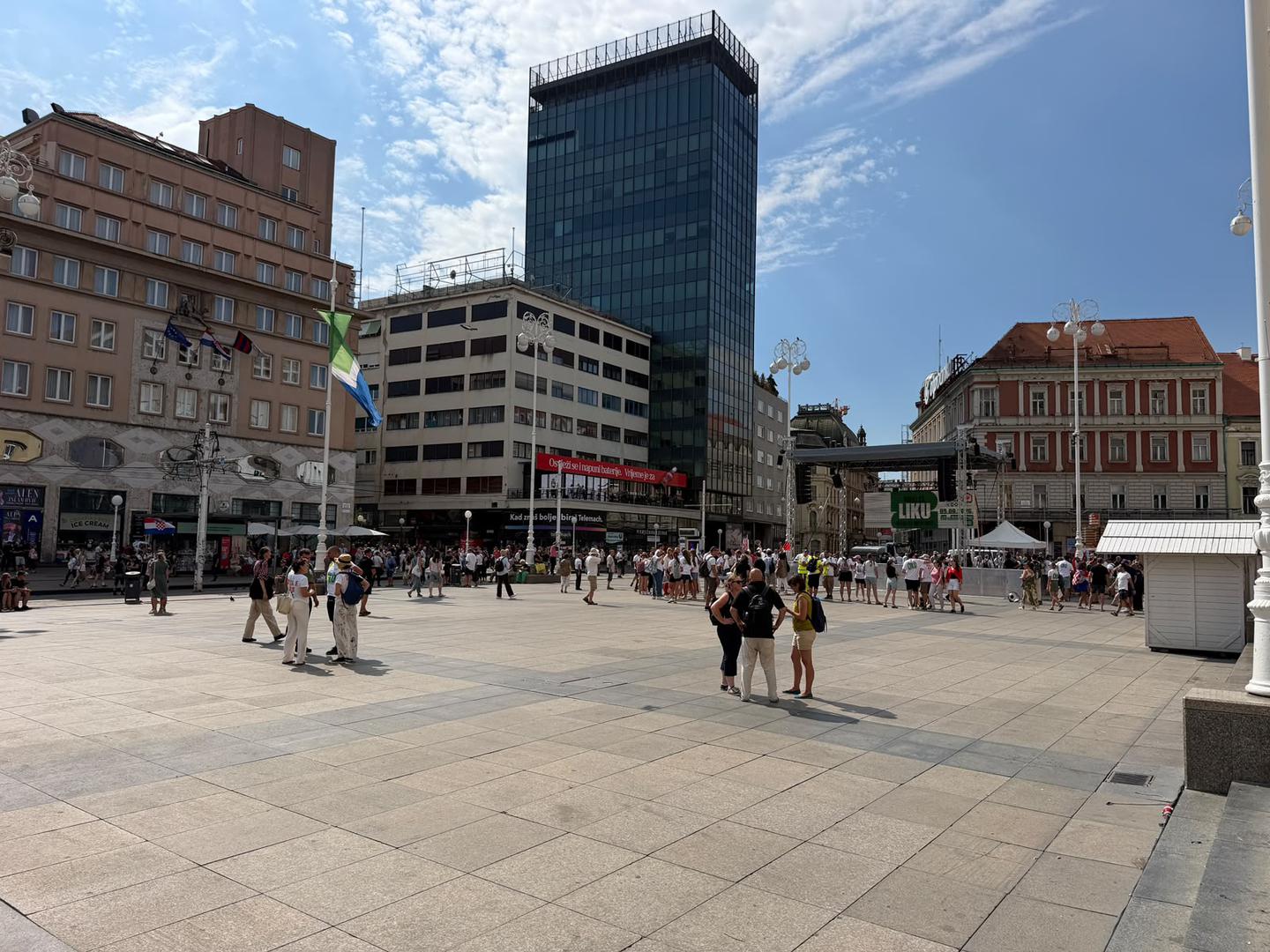 Djelatnici zagrebačke Čistoće nisu imali posla nakon današnjeg velikog prosvjeda na Trgu bana Jelačića