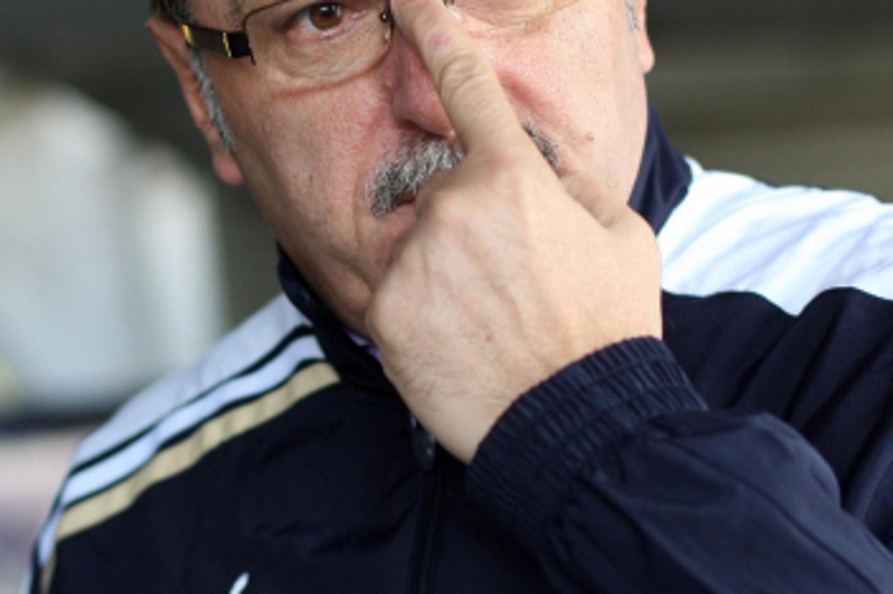 '12.01.2012., Makisimir - Novi trener GNK Dinama Ante Cacic ispred stadiona Maksimir.  Photo: Igor Kralj/PIXSELL'