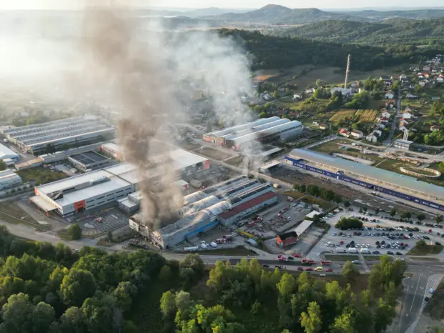 Zbog mogućeg utjecaja dima na zdravlje stanovništva zatražena je hitna provjera kvalitete zraka, a javnost će o rezultatima mjerenja biti obaviještena. Požar je izazvao i probleme u prometu te je policija morala regulirati promet na zahvaćenom području.
