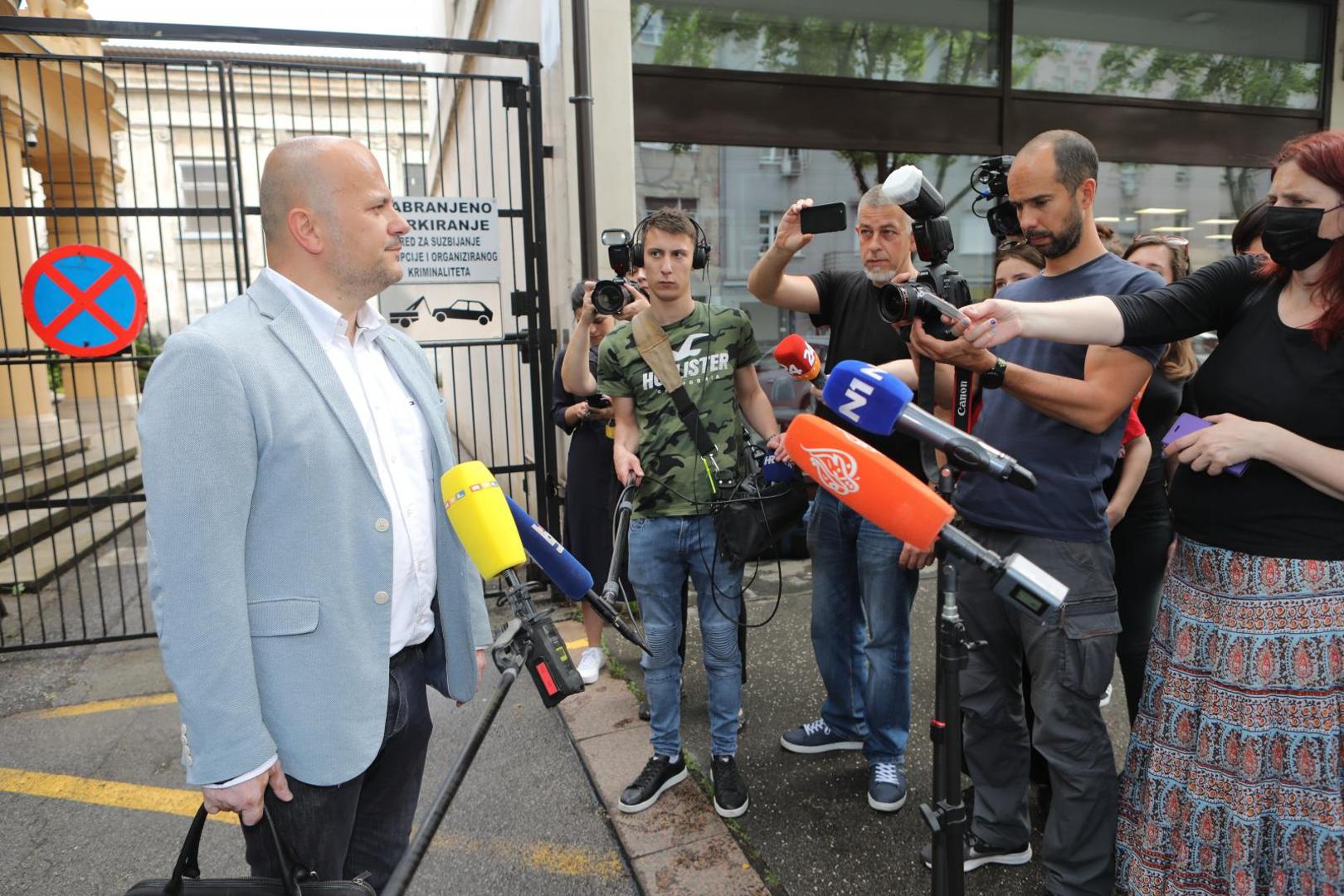 09.06.2021.,Zagreb - Trojica osjeckih sudaca i osjecki poduzetnik Drago Tadic tijekom poslijepodneva dovedeni su u sjediste Uskoka na ispitivanje. Njih cetvorica jutros su uhicena u Osijeku gdje su im pretrazeni stanovi i poslovni prostori nakon cega su dovezeni u Zagreb.
Photo: Tomislav Miletic/PIXSELL