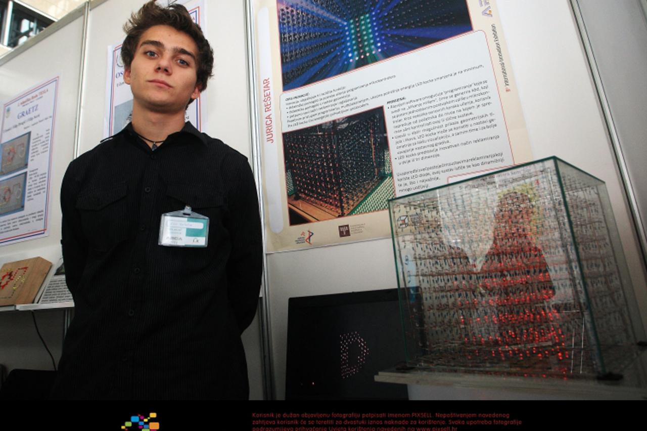 '13.10.2011., Zagreb - U Nacionalnoj i sveucilisnoj knjiznici otvoren je sajam inovacija ARCA 2011. Jurica Resetar, ucenik srednje skole u Samobor Photo: Zeljko Hladika/PIXSELL'