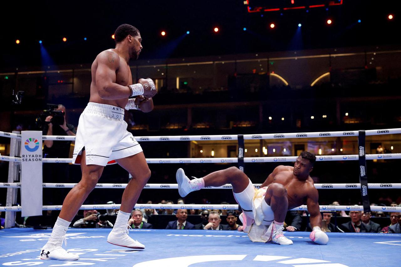 Anthony Joshua v Francis Ngannou