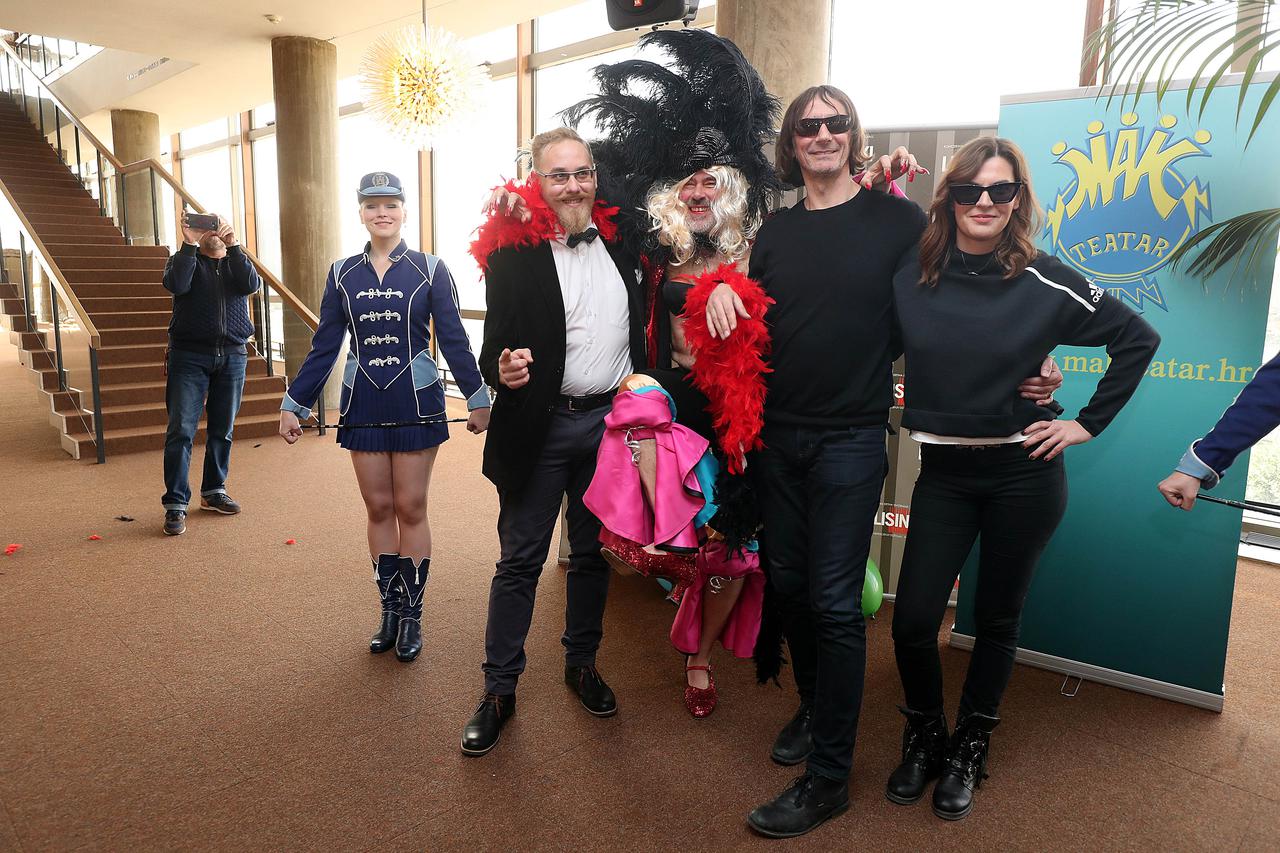 Lisinski pleše pod maskama