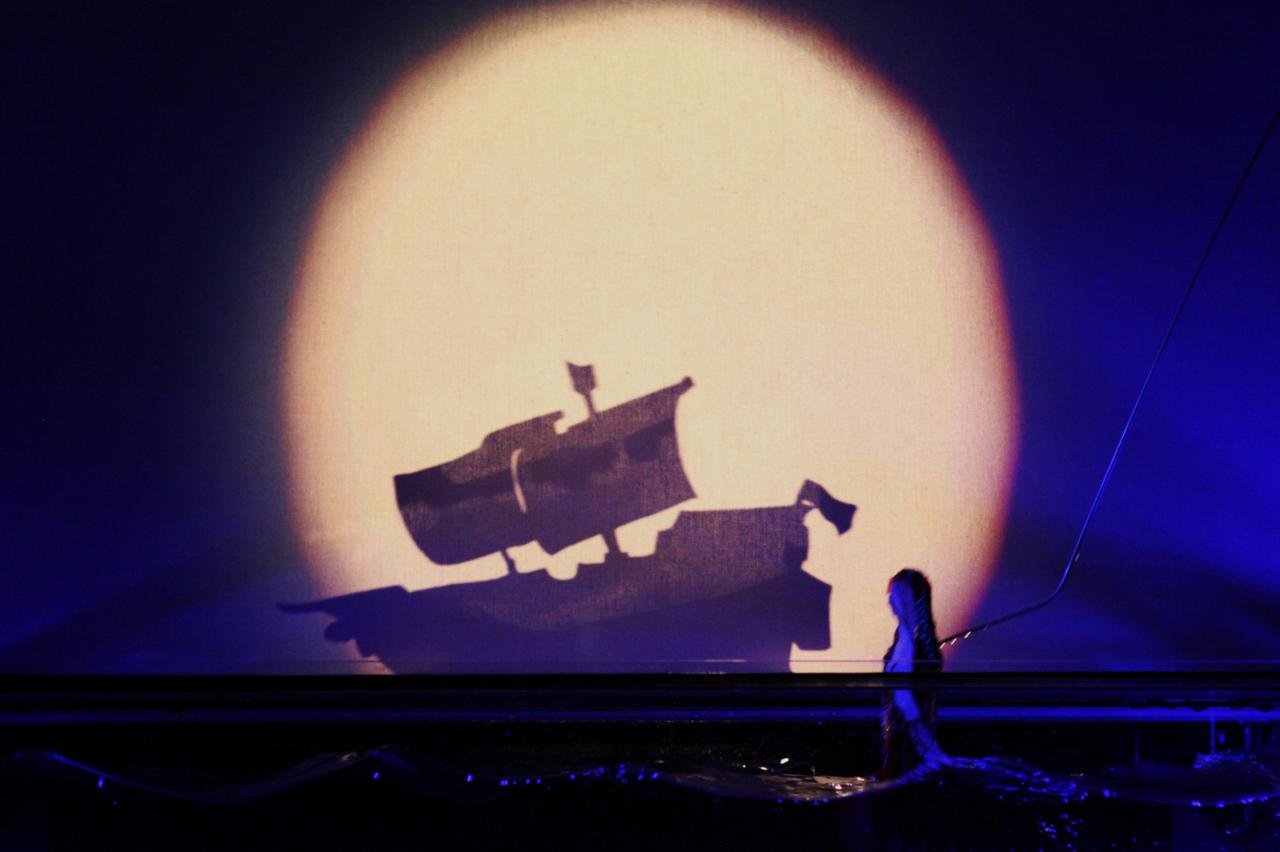 Mala sirena, Mala scena, 